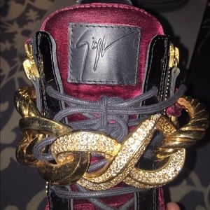 Men’s rare velvet chained Giuseppes!